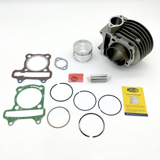 Otros | En esta categoría se agrupan componentes del motor que no encajan en una familia específica pero que suelen ser necesarios para el mantenimiento y la reparación: juntas, fuelles, tubos de gasolina, casquillos antivibración, bandas de cilindro y tornillería diversa.El catálogo incluye marcas como ARIETE, MAGNETI MARELLI, Rms Classic, TOURMAX, RMS, Evok, Start y CENTAURO, aptas para modelos clásicos y actuales como Guzzi, Garelli, Piaggio, Cagiva y Aermacchi. Para elegir la pieza correcta conviene comprobar el modelo de la moto, las medidas indicadas (diámetro y longitud) o el código original del componente a sustituir.
