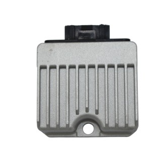 Regler | Der Spannungsregler steuert die Ladung, die der Generator an die Batterie liefert, und verhindert Überspannungen, die die Elektrik beschädigen. Ein defekter Regler führt zu leerer Batterie, schwankendem Licht oder fehlender Ladung, einer der häufigsten Elektrikdefekte an Motorrad und Roller.Hier finden Sie Regler für Roller, Straßenmotorräder, Custom-Modelle und Ape Car, von MAGNETI MARELLI, RM STATOR, WAI, ELECTROSPORT, SUN, OKYAMI, TOURMAX und RMS, sowie Reglerdioden für Generatoren. Zur richtigen Wahl prüfen Sie Modell und Baujahr Ihres Fahrzeugs oder vergleichen die Originalnummer mit der in der Produktbeschreibung angegebenen.