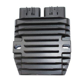 Regler | Der Spannungsregler steuert die Ladung, die der Generator an die Batterie liefert, und verhindert Überspannungen, die die Elektrik beschädigen. Ein defekter Regler führt zu leerer Batterie, schwankendem Licht oder fehlender Ladung, einer der häufigsten Elektrikdefekte an Motorrad und Roller.Hier finden Sie Regler für Roller, Straßenmotorräder, Custom-Modelle und Ape Car, von MAGNETI MARELLI, RM STATOR, WAI, ELECTROSPORT, SUN, OKYAMI, TOURMAX und RMS, sowie Reglerdioden für Generatoren. Zur richtigen Wahl prüfen Sie Modell und Baujahr Ihres Fahrzeugs oder vergleichen die Originalnummer mit der in der Produktbeschreibung angegebenen.