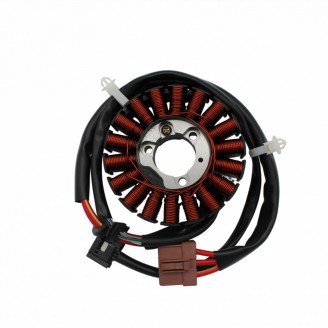 Stators | Le stator est l'élément de l'alternateur qui produit le courant permettant de charger la batterie et d'alimenter le circuit électrique de la moto ou du scooter. S'il est endommagé ou si les bobines sont grillées, la batterie ne se recharge plus et on peut voir des voyants s'allumer ou un manque de courant sur les consommateurs électriques.Dans cette catégorie vous trouvez des stators Magneti Marelli, Electrosport, Tourmax, RMS, RM Stator, Okyami, Rms Classic et WAI pour des scooters comme Sym Symphony, Vespa PK et Ape, et pour des motos comme Suzuki DR et GSX-R, Yamaha YZF-R1 et YZ 250 F, Honda CTX700 et VT Shadow, Triumph Street Triple. Choisissez la pièce en fonction du modèle et de l'année du véhicule ou du code d'origine indiqué sur la pièce à remplacer.