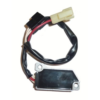 Régulateurs | Le régulateur de tension contrôle la charge envoyée par l'alternateur à la batterie et évite les surtensions qui endommagent le circuit électrique. Un régulateur défectueux entraîne une batterie à plat, des feux instables ou une charge absente, une panne électrique fréquente sur moto et scooter.Cette catégorie regroupe des régulateurs pour scooters, routières, customs et Ape Car, des marques MAGNETI MARELLI, RM STATOR, WAI, ELECTROSPORT, SUN, OKYAMI, TOURMAX et RMS, ainsi que des diodes régulatrices pour alternateurs. Pour choisir la bonne pièce, vérifiez le modèle et l'année de votre engin, ou comparez le code d'origine avec celui indiqué sur la fiche produit.