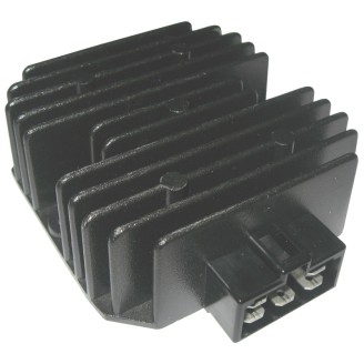 Régulateurs | Le régulateur de tension contrôle la charge envoyée par l'alternateur à la batterie et évite les surtensions qui endommagent le circuit électrique. Un régulateur défectueux entraîne une batterie à plat, des feux instables ou une charge absente, une panne électrique fréquente sur moto et scooter.Cette catégorie regroupe des régulateurs pour scooters, routières, customs et Ape Car, des marques MAGNETI MARELLI, RM STATOR, WAI, ELECTROSPORT, SUN, OKYAMI, TOURMAX et RMS, ainsi que des diodes régulatrices pour alternateurs. Pour choisir la bonne pièce, vérifiez le modèle et l'année de votre engin, ou comparez le code d'origine avec celui indiqué sur la fiche produit.