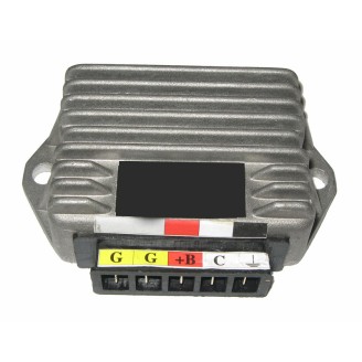 Regler | Der Spannungsregler steuert die Ladung, die der Generator an die Batterie liefert, und verhindert Überspannungen, die die Elektrik beschädigen. Ein defekter Regler führt zu leerer Batterie, schwankendem Licht oder fehlender Ladung, einer der häufigsten Elektrikdefekte an Motorrad und Roller.Hier finden Sie Regler für Roller, Straßenmotorräder, Custom-Modelle und Ape Car, von MAGNETI MARELLI, RM STATOR, WAI, ELECTROSPORT, SUN, OKYAMI, TOURMAX und RMS, sowie Reglerdioden für Generatoren. Zur richtigen Wahl prüfen Sie Modell und Baujahr Ihres Fahrzeugs oder vergleichen die Originalnummer mit der in der Produktbeschreibung angegebenen.