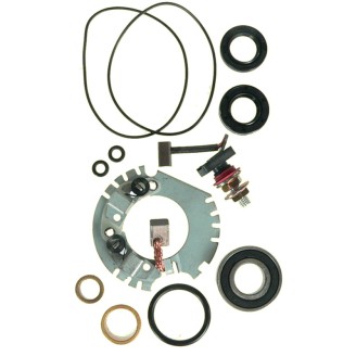 Anlasser | Der Anlasser ist das elektrische Bauteil, das die Kurbelwelle zum Starten des Motors dreht und den Kickstart ersetzt. Abgenutzte Kohlebürsten oder ein defekter Bürstenhalter führen oft zu schwerem oder ausbleibendem Anlassen.Hier finden Sie Anlasser und Bürstenhalter für Roller und Motorräder verschiedener Hubraumklassen, von Marken wie MAGNETI MARELLI, RMS, WAI, ARROWHEAD, OKYAMI, MITSUBA, Rms Classic und DUCATI ENERGIA. Prüfen Sie Modell und Baujahr Ihres Fahrzeugs oder vergleichen Sie den Originalcode auf dem auszutauschenden Anlasser, um das passende Teil zu wählen.