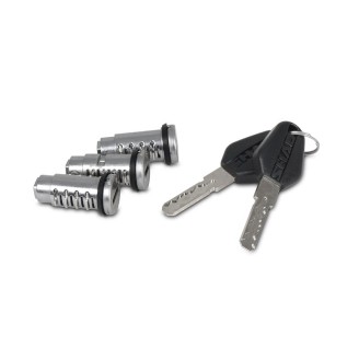 Accessoires | Cette catégorie regroupe des accessoires pratiques pour la conduite, des sacoches à fixer sur le porte-bagages ou sous la selle aux petites piles qui alimentent des accessoires électroniques comme un compteur vélo ou un antivol à chaîne avec alarme.Vous trouverez des sacoches porte-bagages et sous selle en éco-cuir, marron ou noir, ainsi que des piles type bâtonnet et des piles bouton des marques Easy et OXFORD. Le choix se fait selon la charge à transporter pour la sacoche, et selon le format exact requis, comme le CR2032, pour la pile.