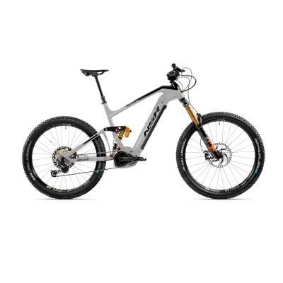 E-MTB | E-MTB: Elektrische Mountainbikes für grenzenlose Leistung E-Mountainbikes (elektrische Mountainbikes) sind so konzipiert, dass sie anspruchsvolle Anstiege und Offroad-Strecken mühelos bewältigen. Dank der Tretunterstützung können Sie neue Wege erkunden und Ihre Grenzen mit weniger Anstrengung und mehr Spaß erweitern.