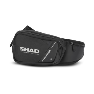 Bolsas y Baúles | Los baúles, bolsas laterales y bolsas de depósito aumentan la capacidad de carga de la moto o el scooter, ofreciendo un espacio seguro para llevar el casco, el equipaje y los objetos personales en trayectos diarios o viajes largos.En el catálogo hay baúles Shad en varias medidas, bolsas interiores a medida, redes elásticas, covers de colores, placas y bases de anclaje, además de bolsas laterales y accesorios Oxford y Biondi. Para elegir la pieza correcta conviene revisar el modelo del baúl o bolsa, la medida necesaria o el código original indicado en la ficha del producto.