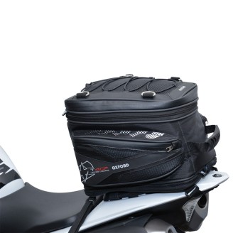 Bolsas y Baúles | Los baúles, bolsas laterales y bolsas de depósito aumentan la capacidad de carga de la moto o el scooter, ofreciendo un espacio seguro para llevar el casco, el equipaje y los objetos personales en trayectos diarios o viajes largos.En el catálogo hay baúles Shad en varias medidas, bolsas interiores a medida, redes elásticas, covers de colores, placas y bases de anclaje, además de bolsas laterales y accesorios Oxford y Biondi. Para elegir la pieza correcta conviene revisar el modelo del baúl o bolsa, la medida necesaria o el código original indicado en la ficha del producto.