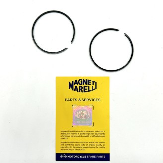 Otros | En esta categoría se agrupan componentes del motor que no encajan en una familia específica pero que suelen ser necesarios para el mantenimiento y la reparación: juntas, fuelles, tubos de gasolina, casquillos antivibración, bandas de cilindro y tornillería diversa.El catálogo incluye marcas como ARIETE, MAGNETI MARELLI, Rms Classic, TOURMAX, RMS, Evok, Start y CENTAURO, aptas para modelos clásicos y actuales como Guzzi, Garelli, Piaggio, Cagiva y Aermacchi. Para elegir la pieza correcta conviene comprobar el modelo de la moto, las medidas indicadas (diámetro y longitud) o el código original del componente a sustituir.