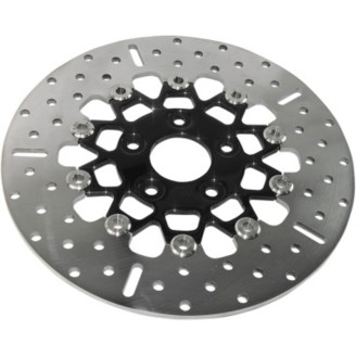 Bremsscheiben | Die Bremsscheibe ist das Bauteil, auf das die Bremsbeläge wirken, um das Rad abzubremsen: Material und Dicke bestimmen die Bremskraft und deren Konstanz, besonders wenn sich die Scheibe bei starker Beanspruchung erhitzt. Eine verschlissene oder verzogene Scheibe verlängert den Bremsweg und kann Vibrationen am Hebel oder Pedal verursachen.Im Sortiment findest du vordere und hintere Bremsscheiben für Motorräder und Roller verschiedener Hubräume, von EBC, Ferodo, Brembo, GRIMECA und RMS, fest oder schwimmend gelagert. Zur richtigen Wahl gibst du Modell und Baujahr deines Fahrzeugs an oder prüfst den Originalcode bzw. die Maße der montierten Scheibe, um Fehler bei Durchmesser oder Lochkreis zu vermeiden.