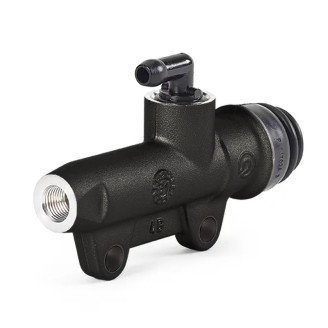 Bremspumpen | Die Bremspumpe erzeugt den hydraulischen Druck, der die Bremsbeläge gegen die Scheibe presst, und ist damit ein zentrales Bauteil für die Bremssicherheit. Bei Motorrädern und Rollern gibt es vordere, hintere und Kupplungspumpen, jede mit eigenen Maßen und Befestigungen.Hier findest du komplette Brems- und Kupplungspumpen sowie Kolben- und Dichtsätze zur Reparatur, von Brembo, Nissin und Magura. Erhältlich sind Ausführungen mit integriertem oder separatem Behälter, unterschiedlichen Lochabständen (etwa 40mm) und Kolbendurchmessern (Ps 11, 12, 13, 19). Zur richtigen Auswahl prüfe das Motorradmodell, den Lochabstand und den Originalcode des verbauten Teils.