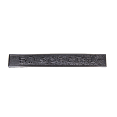 Autre | Cette catégorie réunit des pièces de carrosserie et de cadre qui n'entrent pas dans une famille précise : badges, crêtes de garde-boue, profils de tablier, tapis de plancher et caoutchoucs de cadre. Ces éléments protègent la tôle et redonnent au scooter son aspect d'origine.Le choix comprend des références RMS Classic, RMS, Start, Faco, Evok et Arexons, principalement pour Vespa PX, PE, PK et Lambretta. Pour trouver la bonne pièce, vérifiez le modèle et la cylindrée de votre scooter, les cotes indiquées sur la fiche produit et, si disponible, le code d'origine mentionné dans les exemples.