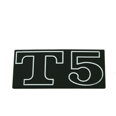 Otros | Esta categoría reúne piezas de carrocería y chasis que no encajan en un tipo concreto: insignias, crestas de guardabarros, perfiles de tapa lateral, plataformas, alfombrillas y gomas de chasis. Son elementos que protegen la chapa y devuelven al scooter su aspecto original.El catálogo incluye artículos de RMS Classic, RMS, Start, Faco, Evok y Arexons, sobre todo para Vespa PX, PE, PK y Lambretta. Para elegir la pieza correcta comprueba el modelo y la cilindrada de tu scooter, las medidas indicadas en la ficha del producto y, cuando esté disponible, el código original de los ejemplos.