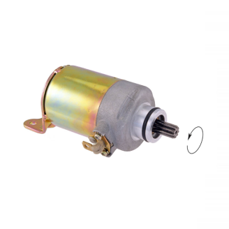 Anlasser | Der Anlasser ist das elektrische Bauteil, das die Kurbelwelle zum Starten des Motors dreht und den Kickstart ersetzt. Abgenutzte Kohlebürsten oder ein defekter Bürstenhalter führen oft zu schwerem oder ausbleibendem Anlassen.Hier finden Sie Anlasser und Bürstenhalter für Roller und Motorräder verschiedener Hubraumklassen, von Marken wie MAGNETI MARELLI, RMS, WAI, ARROWHEAD, OKYAMI, MITSUBA, Rms Classic und DUCATI ENERGIA. Prüfen Sie Modell und Baujahr Ihres Fahrzeugs oder vergleichen Sie den Originalcode auf dem auszutauschenden Anlasser, um das passende Teil zu wählen.