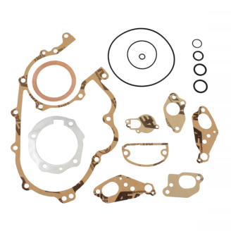 Dichtungen | Dichtungen sorgen für die Abdichtung zwischen den Motorbauteilen und verhindern Öllecks oder Kompressionsverlust zwischen Kurbelgehäuse, Zylinder, Kopf und Statordeckel. Sie sind Verschleißteile, die bei jeder Motoröffnung erneuert werden müssen, sei es bei der normalen Wartung oder bei einer Motorrevision.Das Sortiment umfasst Statordichtungen, komplette Dichtungssätze für Motor und Top-End, Zylinderfuß- und Auspuffdichtungen sowie Dichtungspapier in verschiedenen Stärken zum Zuschneiden. Erhältlich sind die Marken Artein, RMS, RMS Classic, Evok, Goetze und Athena. Die Auswahl erfolgt nach Modell und Hubraum des Fahrzeugs, nach benötigter Stärke oder anhand der Original-Teilenummer.