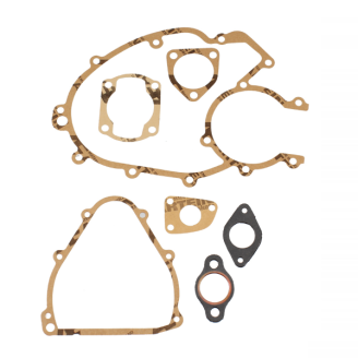 Dichtungen | Dichtungen sorgen für die Abdichtung zwischen den Motorbauteilen und verhindern Öllecks oder Kompressionsverlust zwischen Kurbelgehäuse, Zylinder, Kopf und Statordeckel. Sie sind Verschleißteile, die bei jeder Motoröffnung erneuert werden müssen, sei es bei der normalen Wartung oder bei einer Motorrevision.Das Sortiment umfasst Statordichtungen, komplette Dichtungssätze für Motor und Top-End, Zylinderfuß- und Auspuffdichtungen sowie Dichtungspapier in verschiedenen Stärken zum Zuschneiden. Erhältlich sind die Marken Artein, RMS, RMS Classic, Evok, Goetze und Athena. Die Auswahl erfolgt nach Modell und Hubraum des Fahrzeugs, nach benötigter Stärke oder anhand der Original-Teilenummer.