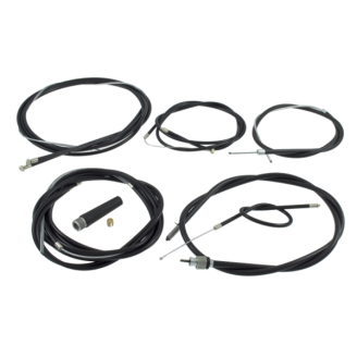 Kabel und Verkabelung | Züge und Übertragungen verbinden die Bedienelemente am Lenker mit Motor und Instrumenten: Sie öffnen und schließen das Gas, betätigen den Starter, treiben den Tacho an und bei manchen Dreirädern den Rückwärtsgang. Mit der Zeit dehnen sie sich oder blockieren, was das Fahren ungenau und unsicher macht.Hier finden Sie Gaszüge, Tachowellen, Starterzüge und Kabeldurchführungen der Marken RMS, Rms Classic, Domino, Magneti Marelli, OKYAMI, Magura, Evok und ECIE. Die passende Wahl erfolgt nach Modell und Hubraum, durch Vergleich von Länge und Anschlüssen mit dem Original oder anhand der Teilenummer des verbauten Zugs.
