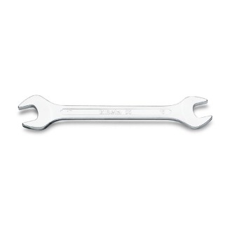 Outils | Les outils d'atelier servent à démonter, régler et serrer correctement les composants de la moto et du scooter, des bougies aux moyeux de roue jusqu'aux suspensions. Un outil adapté limite le risque d'abîmer vis, douilles et filetages pendant l'entretien.Cette catégorie propose des clés combinées, des clés en T, des douilles longues à bougie, des clés dynamométriques et des outils spécifiques comme ceux YSS pour les suspensions ou les clés à secteur pour le réglage de direction. Marques présentes : BETA, Unior, YSS, EBC, Rms Classic, REGINA, Bike Service, RMS. Choisissez l'outil selon la mesure, l'entraînement (1/4, 1/2) ou le code d'origine indiqué par le constructeur.