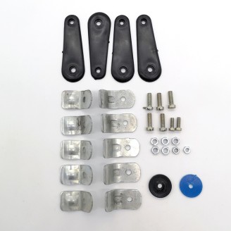 Parabrisas y Cúpulas | Los parabrisas y cúpulas protegen al conductor del viento y mejoran la aerodinámica del scooter o la moto. Reducen la resistencia del aire durante la marcha y disminuyen la fatiga en trayectos largos, disponibles en versión alta, baja o ahumada según el uso.El catálogo incluye parabrisas, cúpulas y kits de fijación de las marcas FACO y BIONDI, para modelos como Honda SH, Piaggio Zip y MP3, Yamaha YZF-R 125, Peugeot Geopolis y Fantic Scrambler. Para elegir la pieza correcta conviene comprobar el modelo y el año de la moto, la cilindrada y, cuando esté disponible, el código original indicado en la ficha del producto.