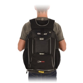 Bolsas y Baúles | Los baúles, bolsas laterales y bolsas de depósito aumentan la capacidad de carga de la moto o el scooter, ofreciendo un espacio seguro para llevar el casco, el equipaje y los objetos personales en trayectos diarios o viajes largos.En el catálogo hay baúles Shad en varias medidas, bolsas interiores a medida, redes elásticas, covers de colores, placas y bases de anclaje, además de bolsas laterales y accesorios Oxford y Biondi. Para elegir la pieza correcta conviene revisar el modelo del baúl o bolsa, la medida necesaria o el código original indicado en la ficha del producto.