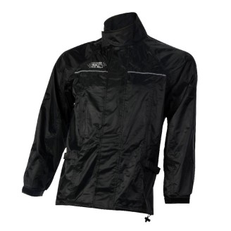 Equipamiento | El equipamiento incluye prendas y accesorios pensados para conducir moto o scooter: trajes y pantalones de lluvia, chalecos de alta visibilidad, cinturones reflectantes, máscaras y cubrepiernas. Protegen del frío y la lluvia y hacen al conductor más visible en el tráfico.El catálogo reúne artículos de OXFORD, SHAD, BIONDI, ARIETE, RMS, Evok, BKR y Rms Classic, desde camisetas técnicas hasta trajes Bone Dry, pasando por protectores de cremallera y tiras reflectantes de muñeca. Para elegir bien conviene revisar la talla indicada (S, M, L, XXXL), el modelo de moto o scooter compatible, como los cubrepiernas para Aprilia Scarabeo, y el código original cuando aparece.