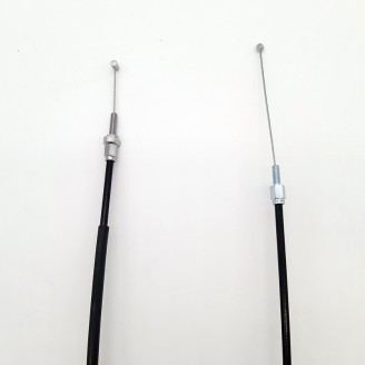 Kabel und Verkabelung | Züge und Übertragungen verbinden die Bedienelemente am Lenker mit Motor und Instrumenten: Sie öffnen und schließen das Gas, betätigen den Starter, treiben den Tacho an und bei manchen Dreirädern den Rückwärtsgang. Mit der Zeit dehnen sie sich oder blockieren, was das Fahren ungenau und unsicher macht.Hier finden Sie Gaszüge, Tachowellen, Starterzüge und Kabeldurchführungen der Marken RMS, Rms Classic, Domino, Magneti Marelli, OKYAMI, Magura, Evok und ECIE. Die passende Wahl erfolgt nach Modell und Hubraum, durch Vergleich von Länge und Anschlüssen mit dem Original oder anhand der Teilenummer des verbauten Zugs.