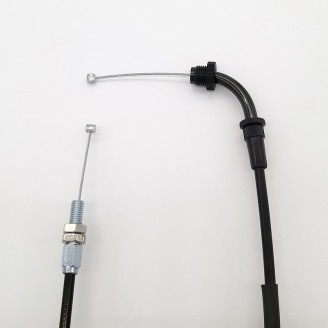 Câbles et Câblage | Les câbles et transmissions relient les commandes du guidon au moteur et aux instruments: ils ouvrent et ferment les gaz, actionnent le starter, entraînent le compteur de vitesse et, sur certains trois-roues, la marche arrière. En s'usant, ils s'allongent ou se bloquent, rendant la conduite imprécise, voire dangereuse.Vous trouverez ici des câbles d'accélérateur, des transmissions de compteur, des câbles de starter et des passe-câbles électriques, des marques RMS, Rms Classic, Domino, Magneti Marelli, OKYAMI, Magura, Evok et ECIE. Choisissez la pièce selon le modèle et la cylindrée, en vérifiant la longueur et les fixations d'origine ou en comparant le code de la pièce montée.