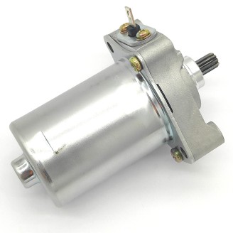 Elektrik | Elektrische Bauteile sorgen für Motorkühlung, Zündung und Funktion des Schwungrads. Lüfter, Statoren und Reduzierkegel sind Verschleißteile, die auch bei der Montage einer elektronischen Zündung ersetzt werden.Im Sortiment finden sich RMS Kühlgebläse für Peugeot und Minarelli-Motoren, RMS Classic Teile für alte Vespa-Modelle wie Einsätze, Muttern und Statorkabel-Reparatursets, sowie Evok Schwungrad-Reduzierkegel und Gradscheiben für die elektronische Zündung. Bei der Auswahl auf Modell und Hubraum des Fahrzeugs achten, oder den Originalcode des zu ersetzenden Teils vergleichen.