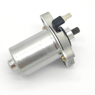 Motores de Arranque | El motor de arranque es el componente eléctrico que hace girar el cigüeñal para poner en marcha el motor, evitando el arranque a patada. Unas escobillas gastadas o un portaescobillas defectuoso suelen causar un arranque difícil o nulo.Aquí encuentras motores de arranque y portaescobillas para scooters y motos de varias cilindradas, de marcas como MAGNETI MARELLI, RMS, WAI, ARROWHEAD, OKYAMI, MITSUBA, Rms Classic y DUCATI ENERGIA. Para elegir la pieza correcta, comprueba el modelo y el año de tu vehículo, o compara el código original marcado en el motor que vas a sustituir.