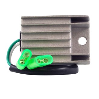 Regler | Der Spannungsregler steuert die Ladung, die der Generator an die Batterie liefert, und verhindert Überspannungen, die die Elektrik beschädigen. Ein defekter Regler führt zu leerer Batterie, schwankendem Licht oder fehlender Ladung, einer der häufigsten Elektrikdefekte an Motorrad und Roller.Hier finden Sie Regler für Roller, Straßenmotorräder, Custom-Modelle und Ape Car, von MAGNETI MARELLI, RM STATOR, WAI, ELECTROSPORT, SUN, OKYAMI, TOURMAX und RMS, sowie Reglerdioden für Generatoren. Zur richtigen Wahl prüfen Sie Modell und Baujahr Ihres Fahrzeugs oder vergleichen die Originalnummer mit der in der Produktbeschreibung angegebenen.