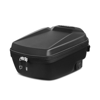 Accesorios | Esta categoría reúne accesorios prácticos para la conducción, desde bolsas que se fijan al portaequipajes o bajo el asiento hasta pequeñas pilas que alimentan accesorios electrónicos como ciclocomputadores o candados de cadena con alarma.En la tienda encuentras bolsas portaequipajes y bolsas bajo asiento de ecopiel, en marrón y negro, además de pilas tipo palito y pilas de botón de las marcas Easy y OXFORD. La bolsa se elige según la carga habitual, y la pila según el tipo y formato exacto que requiere el dispositivo, como la CR2032.
