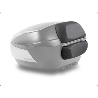 Bolsas y Baúles | Los baúles, bolsas laterales y bolsas de depósito aumentan la capacidad de carga de la moto o el scooter, ofreciendo un espacio seguro para llevar el casco, el equipaje y los objetos personales en trayectos diarios o viajes largos.En el catálogo hay baúles Shad en varias medidas, bolsas interiores a medida, redes elásticas, covers de colores, placas y bases de anclaje, además de bolsas laterales y accesorios Oxford y Biondi. Para elegir la pieza correcta conviene revisar el modelo del baúl o bolsa, la medida necesaria o el código original indicado en la ficha del producto.