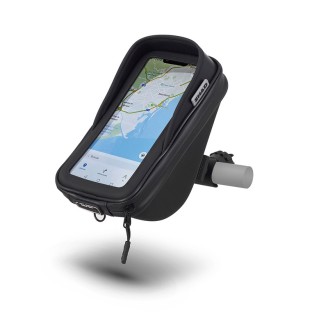 Supports Téléphone | Le support téléphone maintient le smartphone ou le GPS fixé sur le guidon ou la tige du rétroviseur, bien visible pendant la conduite. Il permet de suivre l'itinéraire, répondre aux appels ou consulter une application sans sortir le téléphone de la poche.Vous trouverez ici des fixations Cliqr, des prises DIN, des supports de rétroviseur avec housse étanche et des rallonges pour prise d'air des marques OXFORD et SHAD. Le choix dépend du point de fixation de votre moto (guidon, rétroviseur, prise d'air), du diamètre du tube et de la taille de votre téléphone.