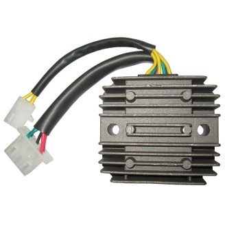 Regler | Der Spannungsregler steuert die Ladung, die der Generator an die Batterie liefert, und verhindert Überspannungen, die die Elektrik beschädigen. Ein defekter Regler führt zu leerer Batterie, schwankendem Licht oder fehlender Ladung, einer der häufigsten Elektrikdefekte an Motorrad und Roller.Hier finden Sie Regler für Roller, Straßenmotorräder, Custom-Modelle und Ape Car, von MAGNETI MARELLI, RM STATOR, WAI, ELECTROSPORT, SUN, OKYAMI, TOURMAX und RMS, sowie Reglerdioden für Generatoren. Zur richtigen Wahl prüfen Sie Modell und Baujahr Ihres Fahrzeugs oder vergleichen die Originalnummer mit der in der Produktbeschreibung angegebenen.