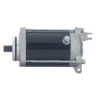 Démarreurs | Le démarreur est le composant électrique qui entraîne le vilebrequin pour lancer le moteur, évitant le démarrage au kick. Des balais usés ou un porte-balais défectueux provoquent souvent un démarrage difficile ou impossible.Vous trouverez ici des démarreurs et porte-balais pour scooters et motos de nombreuses cylindrées, de marques comme MAGNETI MARELLI, RMS, WAI, ARROWHEAD, OKYAMI, MITSUBA, Rms Classic et DUCATI ENERGIA. Pour choisir la bonne pièce, vérifiez le modèle et l'année de votre véhicule, ou comparez le code d'origine indiqué sur le démarreur à remplacer.