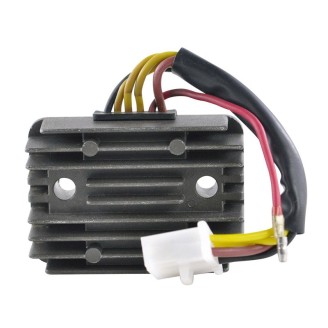 Régulateurs | Le régulateur de tension contrôle la charge envoyée par l'alternateur à la batterie et évite les surtensions qui endommagent le circuit électrique. Un régulateur défectueux entraîne une batterie à plat, des feux instables ou une charge absente, une panne électrique fréquente sur moto et scooter.Cette catégorie regroupe des régulateurs pour scooters, routières, customs et Ape Car, des marques MAGNETI MARELLI, RM STATOR, WAI, ELECTROSPORT, SUN, OKYAMI, TOURMAX et RMS, ainsi que des diodes régulatrices pour alternateurs. Pour choisir la bonne pièce, vérifiez le modèle et l'année de votre engin, ou comparez le code d'origine avec celui indiqué sur la fiche produit.