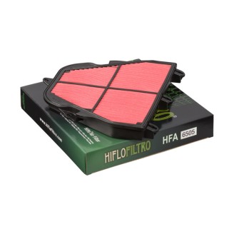 Admission | Les pièces d'admission règlent le flux d'air qui arrive au moteur et assurent le bon mélange air-essence pour la combustion. Le filtre à air retient poussière et impuretés, tandis que le collecteur relie le filtre au carburateur ou au corps à papillon, en maintenant l'efficacité du moteur dans le temps.Le catalogue propose des filtres à air et collecteurs d'admission pour moto, scooter et cross, avec des marques comme HIFLO FILTRO, Nypso, Champion, OKYAMI, RMS, UFI, MAHLE et Rms Classic. On trouve des pièces pour Kawasaki, Yamaha, KTM, Kymco, BMW, Suzuki, Piaggio et Vespa. Le choix se fait selon le modèle et l'année de la moto, les mesures du filtre ou le code d'origine indiqué sur la pièce à remplacer.