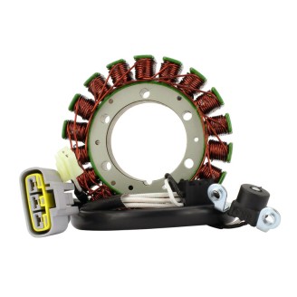 Estatores | El estator es el componente del alternador que genera la corriente para cargar la batería y alimentar la instalación eléctrica de la moto o el scooter. Si está dañado o las bobinas están quemadas, la batería deja de cargarse y pueden aparecer testigos encendidos o falta de corriente en los consumos eléctricos.En esta categoría encuentras estatores Magneti Marelli, Electrosport, Tourmax, RMS, RM Stator, Okyami, Rms Classic y WAI para scooters como Sym Symphony, Vespa PK y Ape, y para motos como Suzuki DR y GSX-R, Yamaha YZF-R1 y YZ 250 F, Honda CTX700 y VT Shadow, Triumph Street Triple. Elige la pieza correcta según el modelo y el año del vehículo o el código original que lleva la pieza a sustituir.