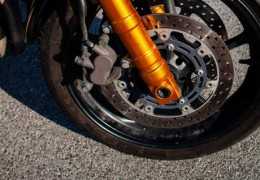 Come scegliere i dischi freno giusti per la tua moto: guida completa
